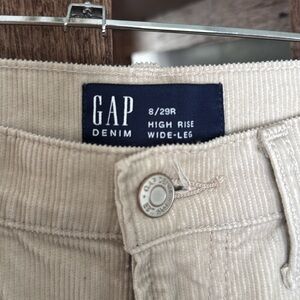GAP high rise wide leg corduroys. Excellent condition. No flaws.